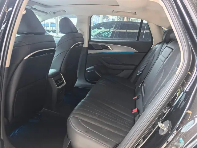 Hongqi H5 — Фото автомобиля 6