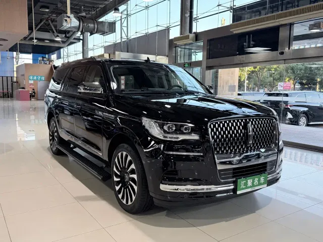 Lincoln Navigator — Фото автомобиля 3