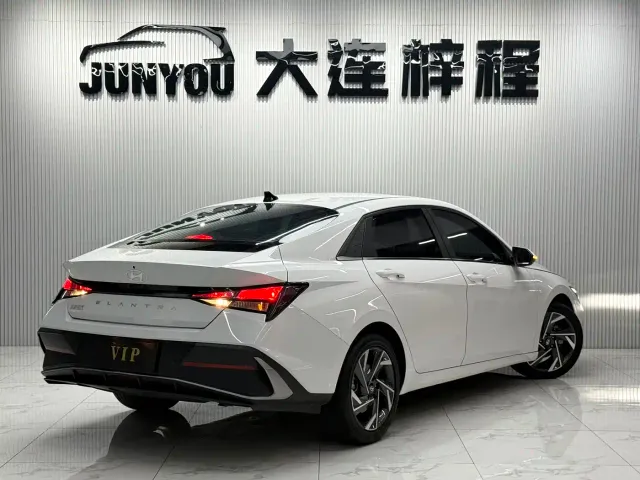 Hyundai Elantra — Фото автомобиля 4