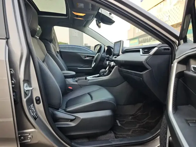 Toyota RAV4 — Фото автомобиля 7