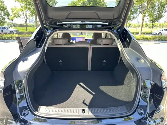 IM Motors LS6 — Фото автомобиля 16