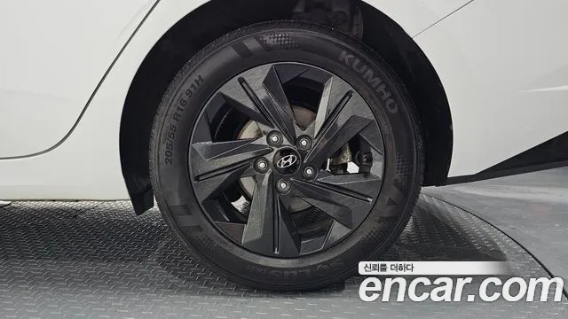Hyundai AVANTE — Фото автомобиля 21