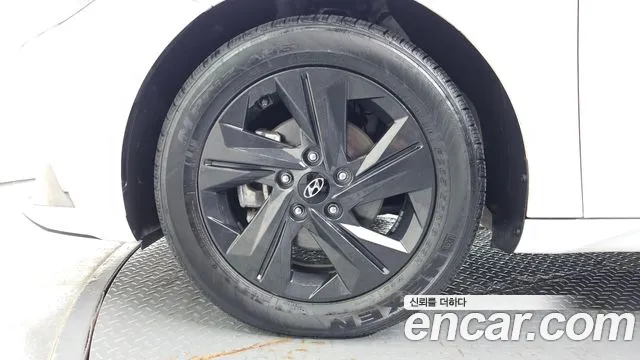 Hyundai Avante CN7 — Фото автомобиля 5