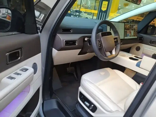 Li Auto MEGA — Фото автомобиля 11