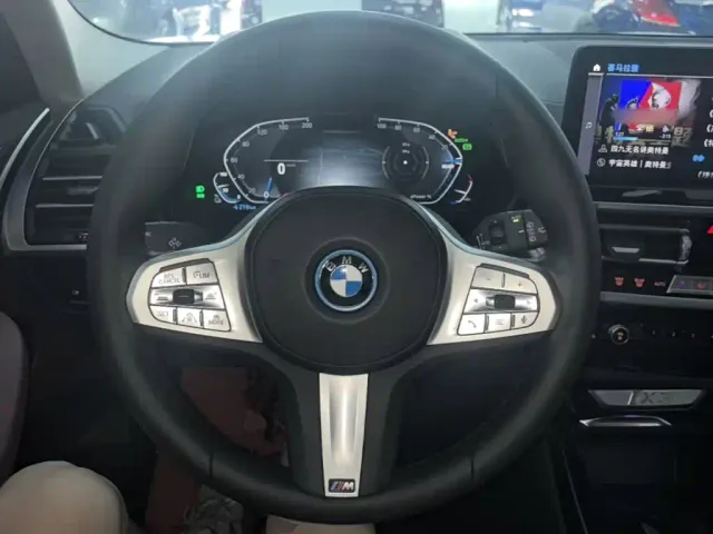 BMW iX3 — Фото автомобиля 10