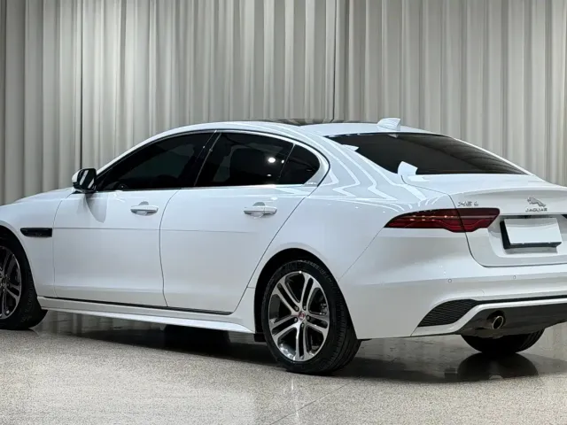 Jaguar XEL — Фото автомобиля 5