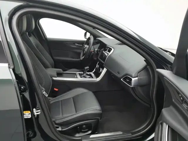Jaguar XEL — Фото автомобиля 23