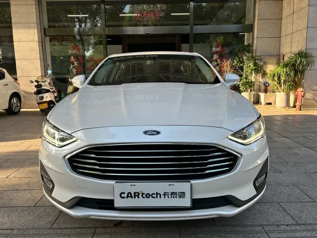 Ford Mondeo — Фото автомобиля 3