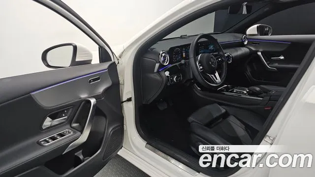 Mercedes-Benz A-Class — Фото автомобиля 11