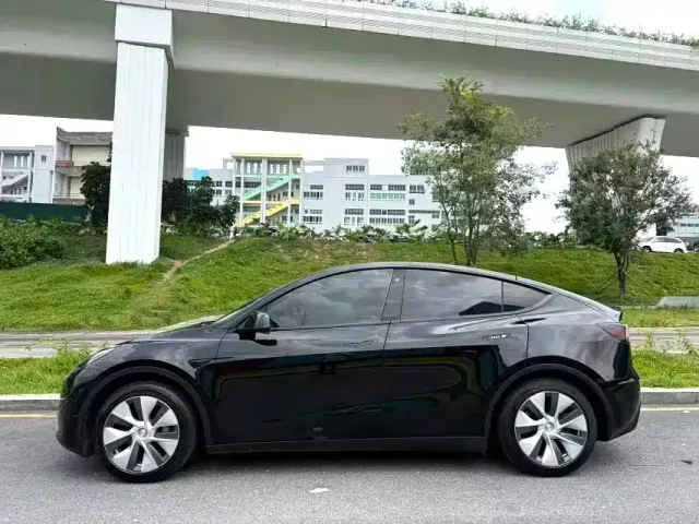 Tesla Model Y — Фото автомобиля 7