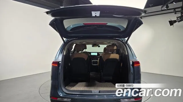 Kia Carnival Generation 4 — Фото автомобиля 24