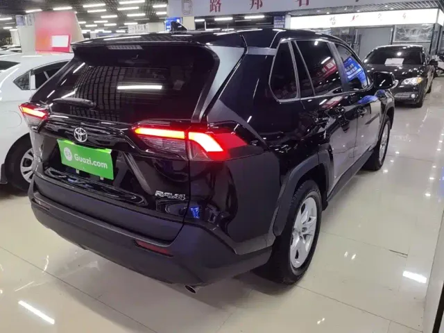 Toyota RAV4 — Фото автомобиля 6