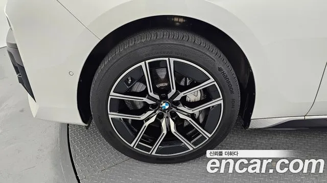 BMW i7 — Фото автомобиля 4