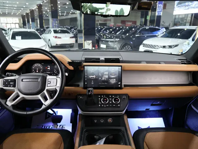 Land Rover Defender — Фото автомобиля 17
