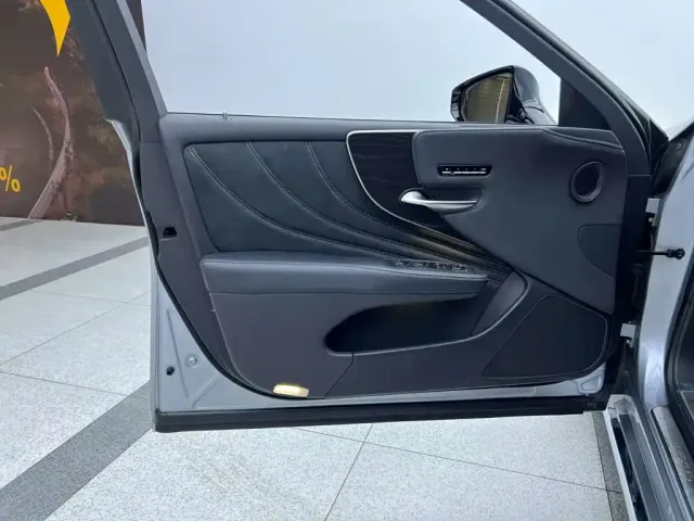 Lexus LS — Фото автомобиля 16
