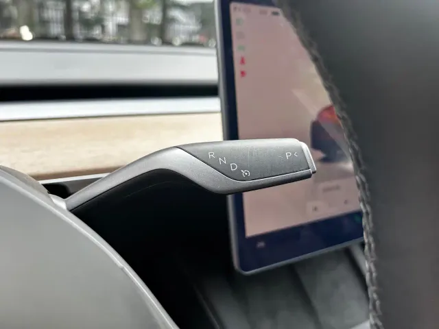Tesla Model Y — Фото автомобиля 16