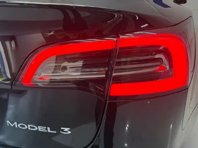 Tesla Model 3 — Фото автомобиля 19