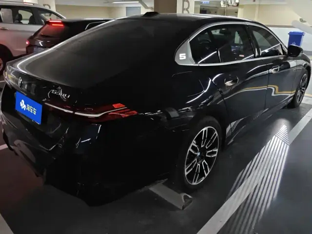 BMW 5 Series — Фото автомобиля 3