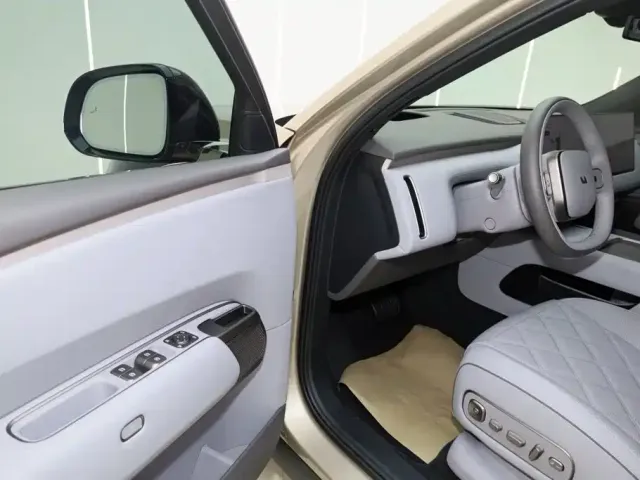 Li Auto Li Xiang L9 2026 Base Model — Фото автомобиля 20