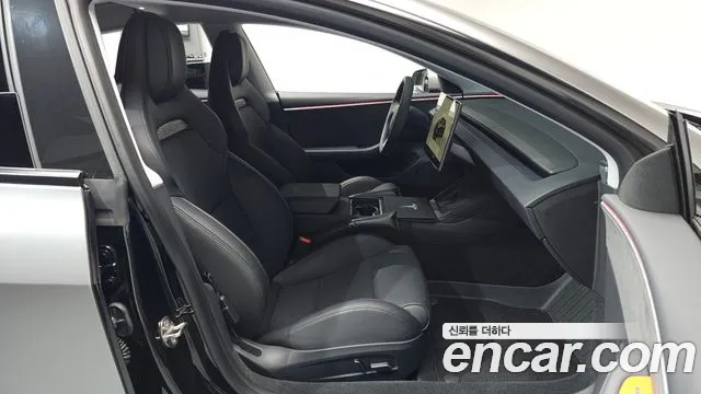 Tesla Model 3 — Фото автомобиля 11