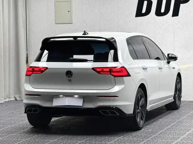 Volkswagen Golf — Фото автомобиля 12