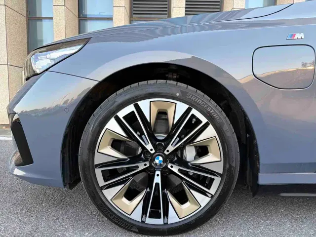 BMW i5 — Фото автомобиля 6