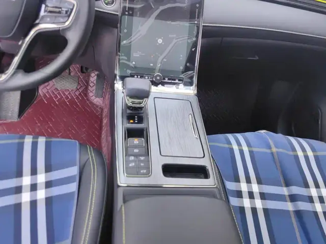 Roewe RX5 — Фото автомобиля 16