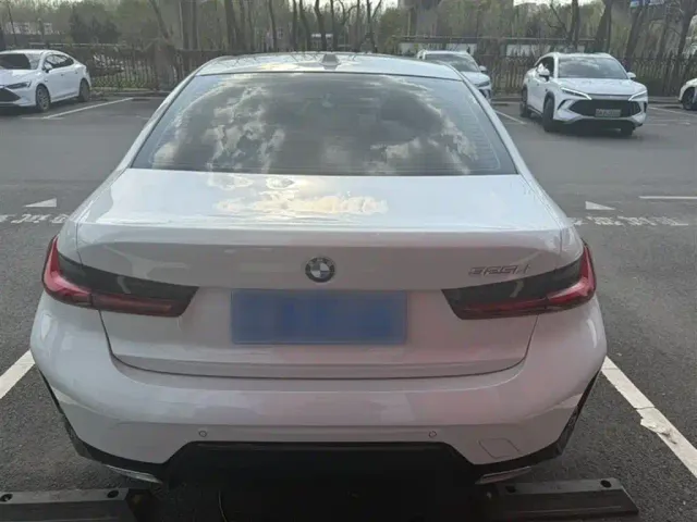 BMW 3 Series — Фото автомобиля 6