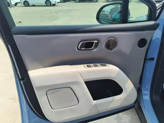 Li Auto i8 — Фото автомобиля 7