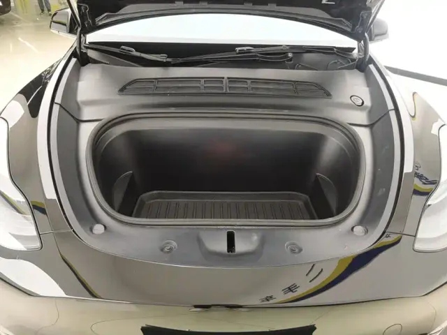 Tesla Model Y — Фото автомобиля 10