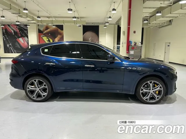 Maserati Levante — Фото автомобиля 3