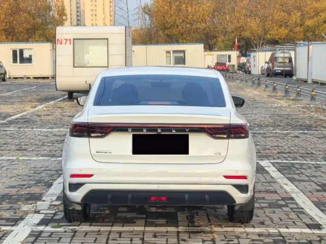 Geely Emgrand — Фото автомобиля 8