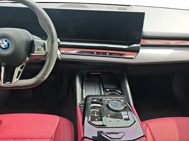 BMW i5 — Фото автомобиля 12