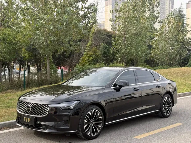 Фотография автомобиля — Volvo S90