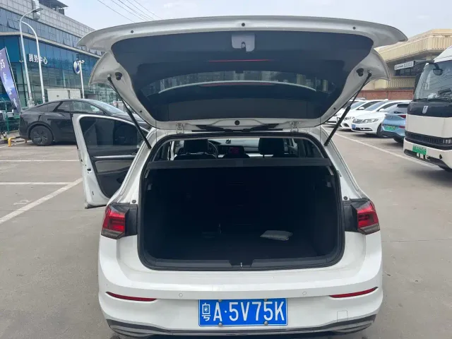 Volkswagen Golf — Фото автомобиля 7