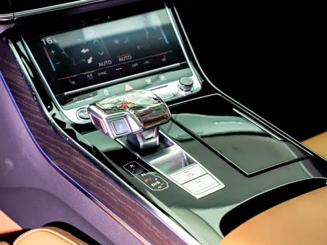 Audi A8 — Фото автомобиля 13