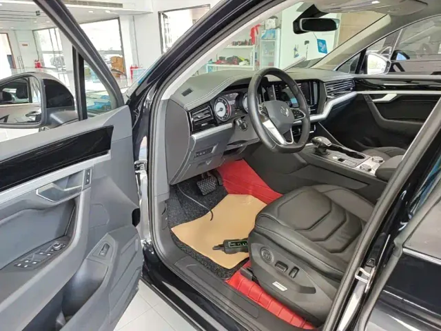 Volkswagen Touareg — Фото автомобиля 15