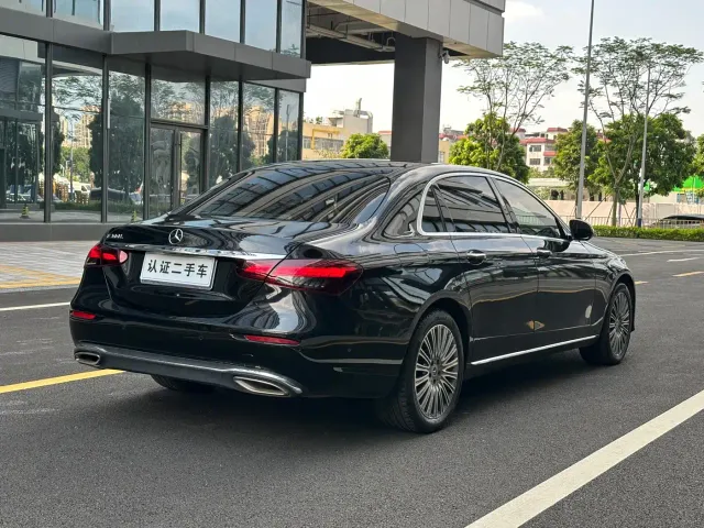 Mercedes-Benz E-Class — Фото автомобиля 5