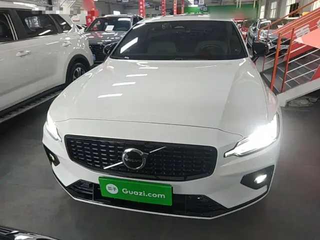 Volvo S60 — Фото автомобиля 2