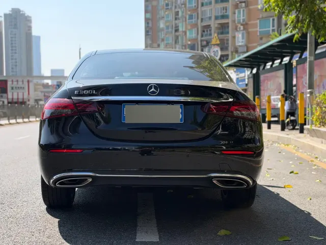 Mercedes-Benz E-Class — Фото автомобиля 12
