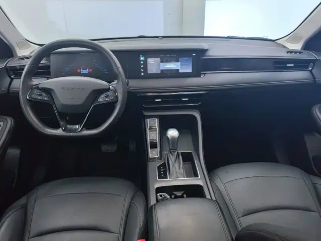 Roewe i5 — Фото автомобиля 12