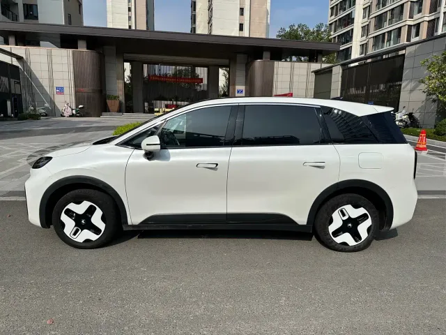 Arcfox Kaola S — Фото автомобиля 3