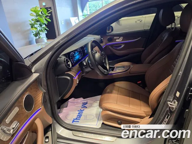 Mercedes-Benz E-Class — Фото автомобиля 11