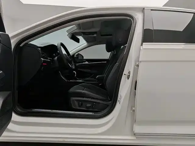 Volkswagen Passat — Фото автомобиля 15