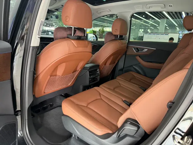 Audi Q7 — Фото автомобиля 13