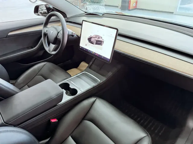 Tesla Model 3 — Фото автомобиля 18