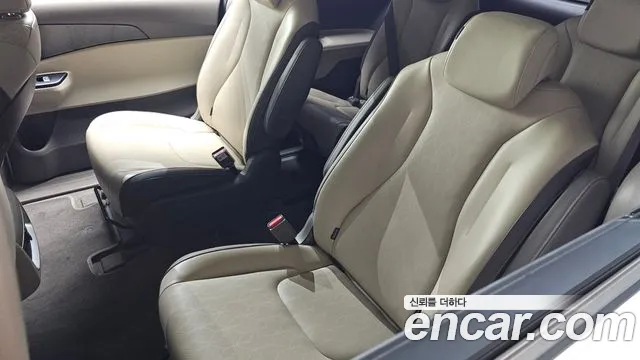 Kia Carnival Generation 4 — Фото автомобиля 28