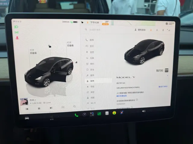 Tesla Model Y — Фото автомобиля 17