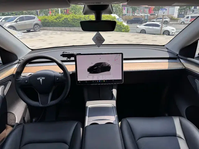 Tesla Model Y — Фото автомобиля 7
