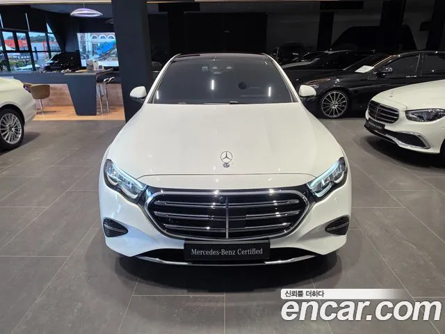 Mercedes-Benz E-Class — Фото автомобиля 3